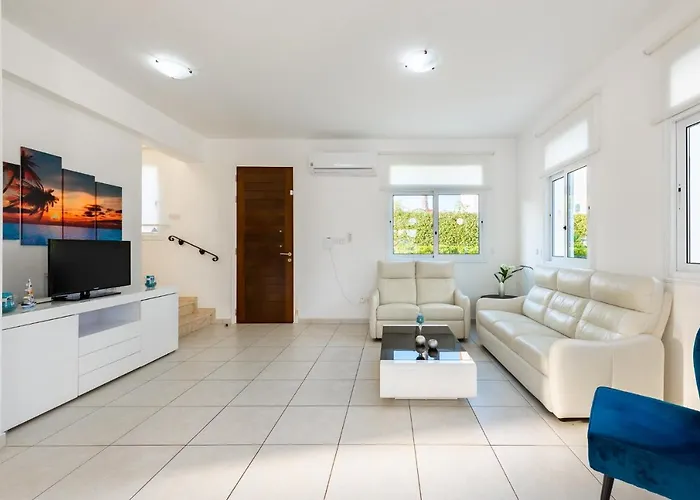 Palm Breeze By Ezoria Protaras