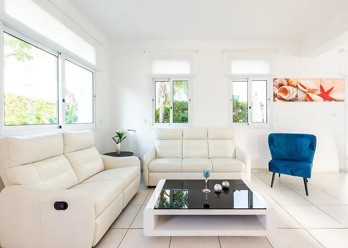 Willa Palm Breeze By Ezoria Protaras