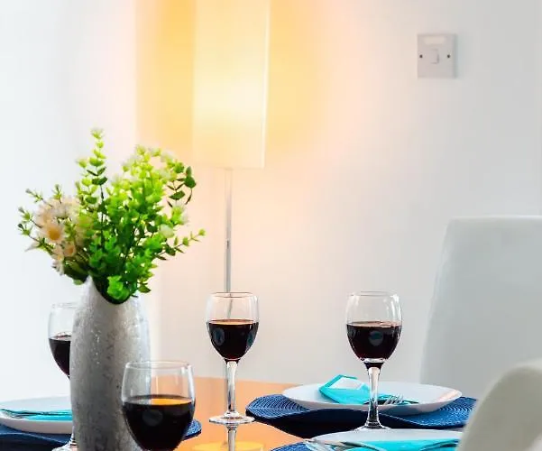 Palm Breeze By Ezoria * Protaras