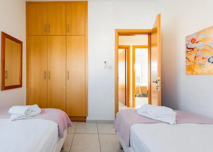 Palm Breeze By Ezoria Protaras