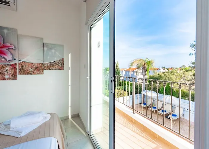 Palm Breeze By Ezoria * Protaras