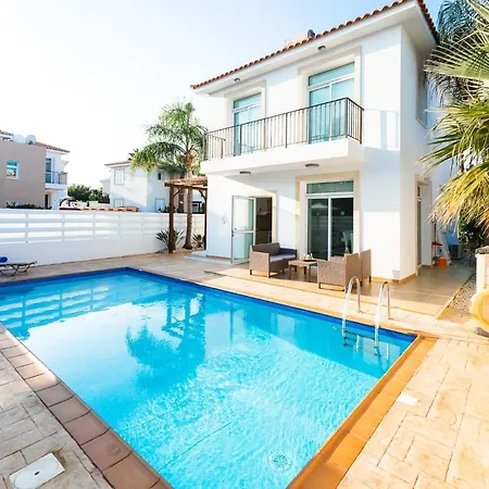 Palm Breeze By Ezoria * Protaras
