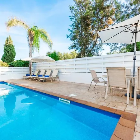 Palm Breeze By Ezoria *