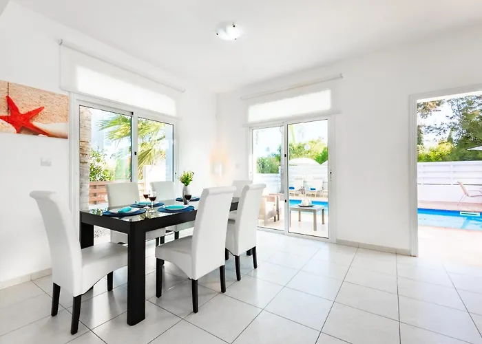 Palm Breeze By Ezoria *