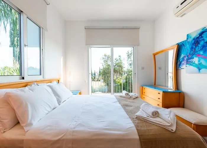 Willa Palm Breeze By Ezoria Protaras