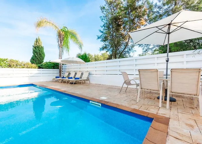 Palm Breeze By Ezoria *