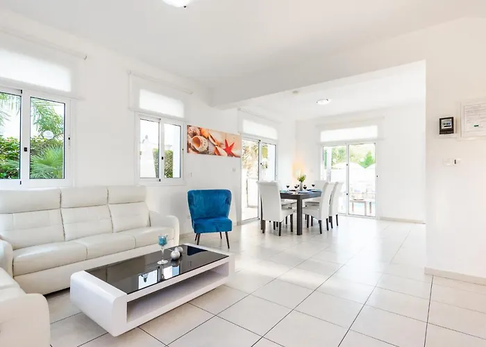 Palm Breeze By Ezoria *