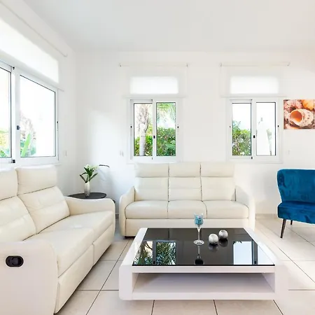 Villa Palm Breeze By Ezoria Protarász