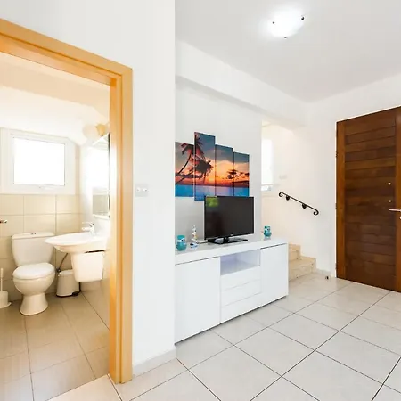 Palm Breeze By Ezoria Villa