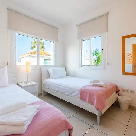 וילה Palm Breeze By Ezoria