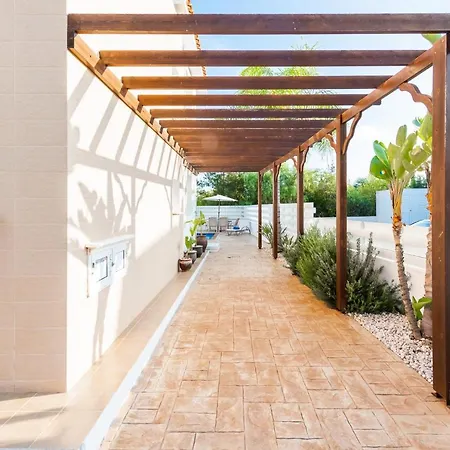 Villa Palm Breeze By Ezoria