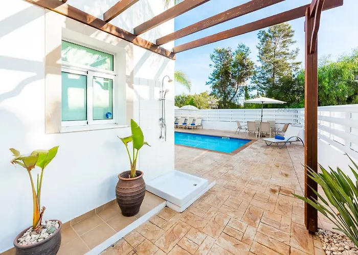 Palm Breeze By Ezoria Villa