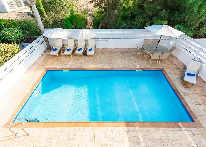 Palm Breeze By Ezoria Protaras