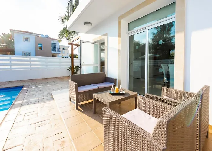 Palm Breeze By Ezoria Villa *