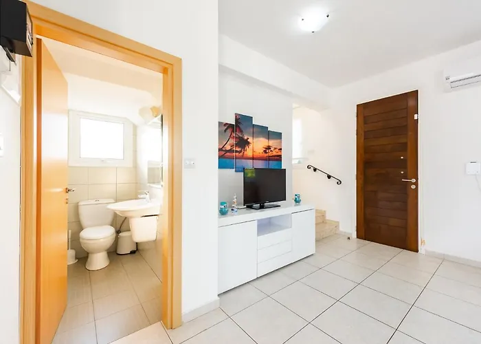 Palm Breeze By Ezoria Villa