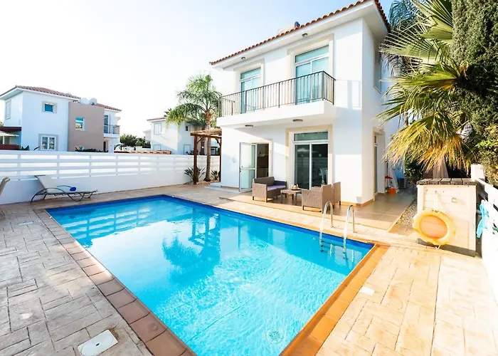 Palm Breeze By Ezoria * Protaras