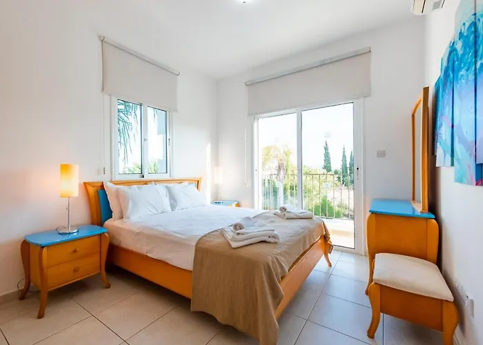 Palm Breeze By Ezoria