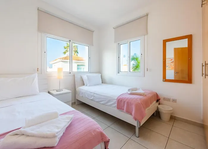 Villa Palm Breeze By Ezoria