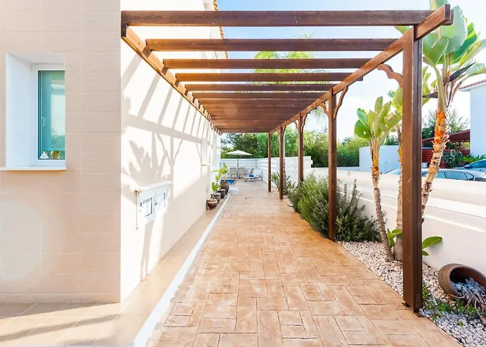 Villa Palm Breeze By Ezoria