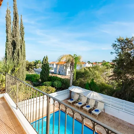 Palm Breeze By Ezoria *