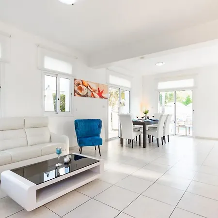 Palm Breeze By Ezoria *