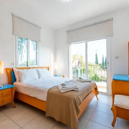 Palm Breeze By Ezoria